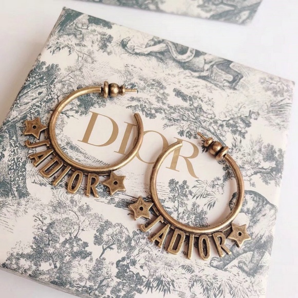 Earrings - Picture 1 of 4
